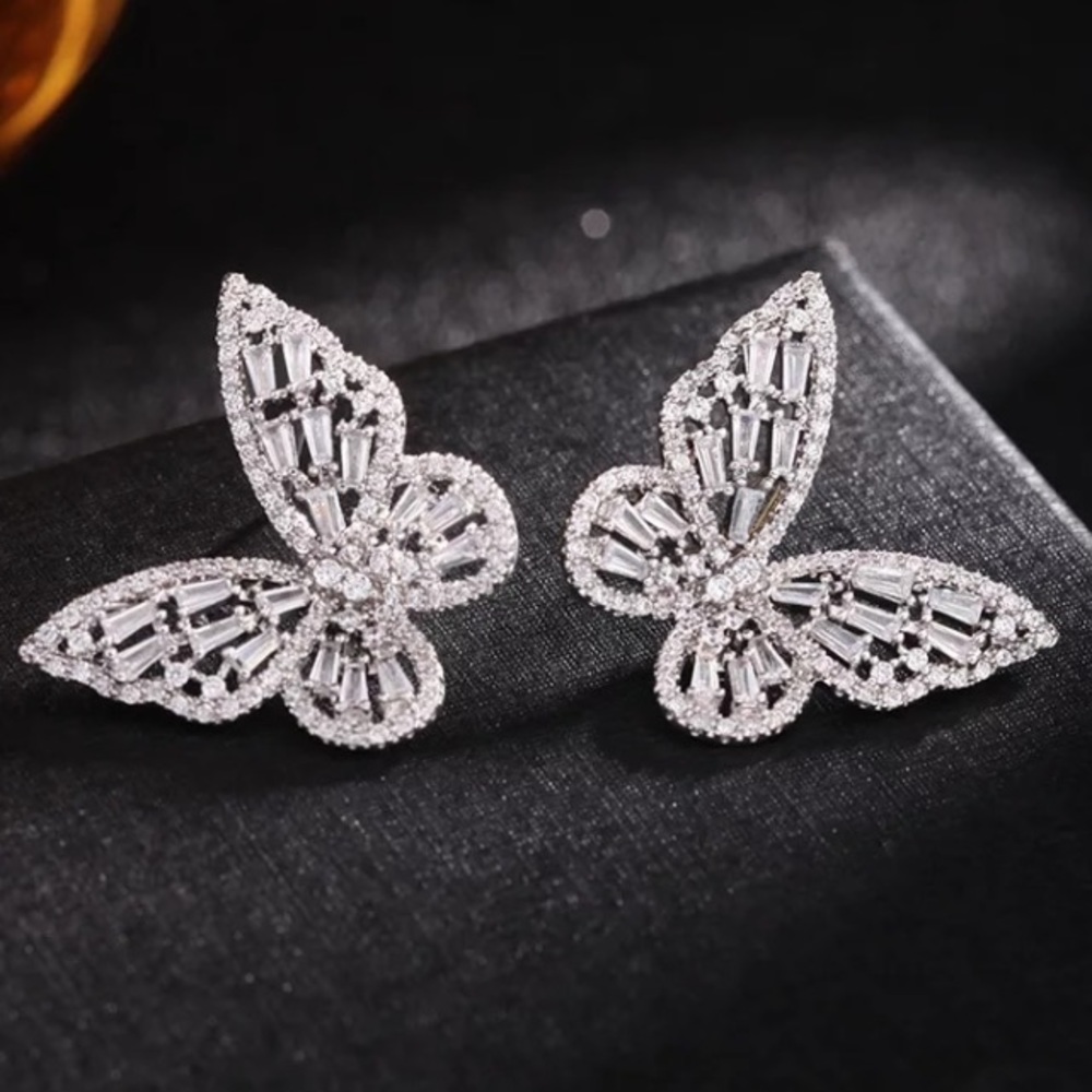NEW 18K white gold plated butterfly earrings - Picture 1 of 5